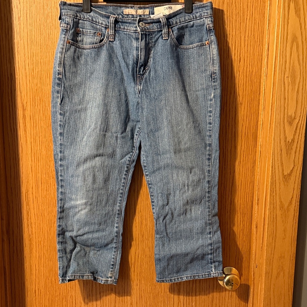 Levi's Light Blue Denim Capri Jeans